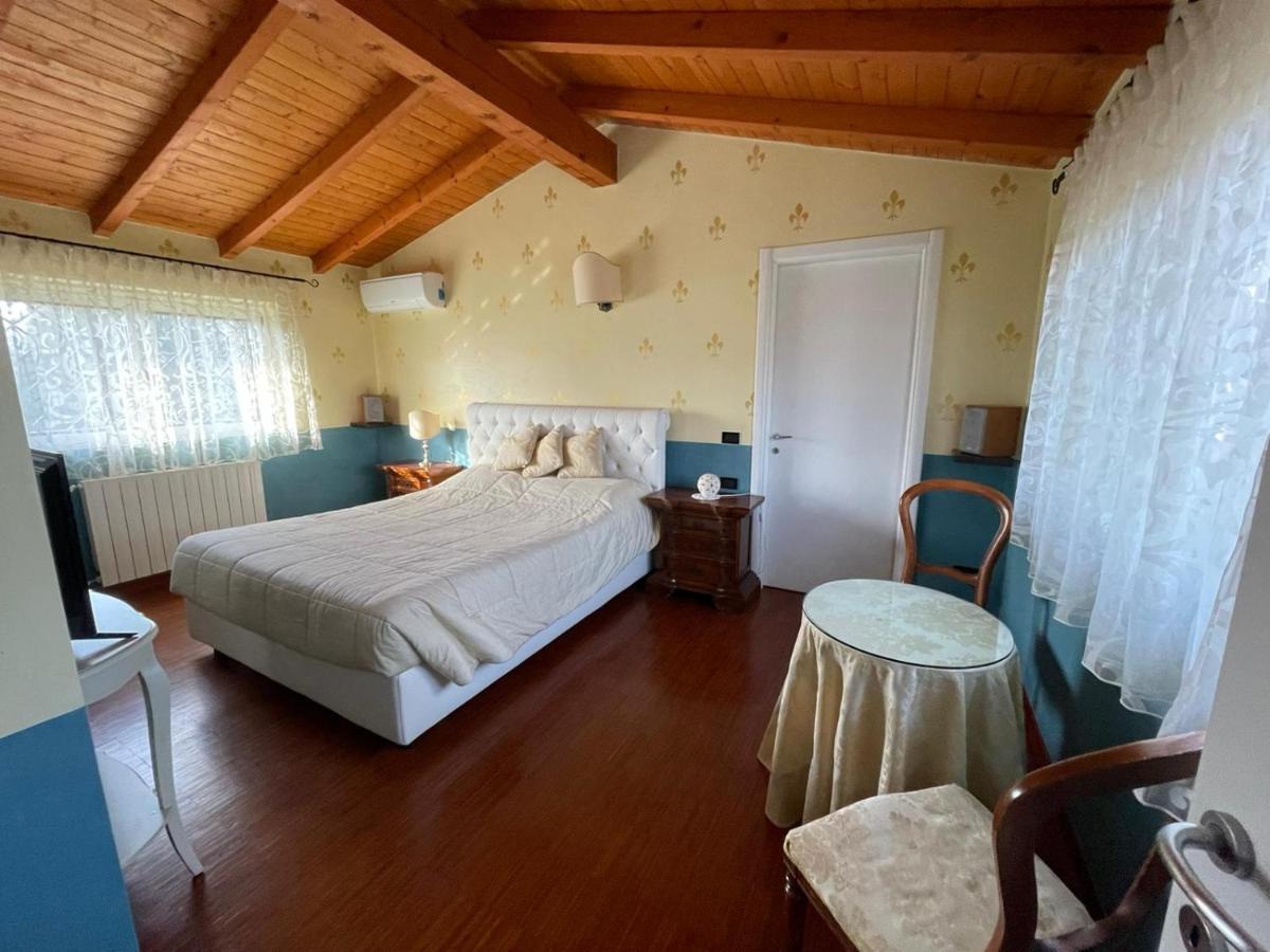 Lussuosa Villa Vicino Alla Stazione Caronno Pertusella Exterior photo